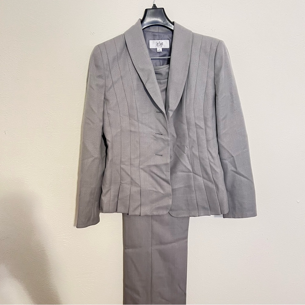 Le Suit Classic Gray Men's Suit